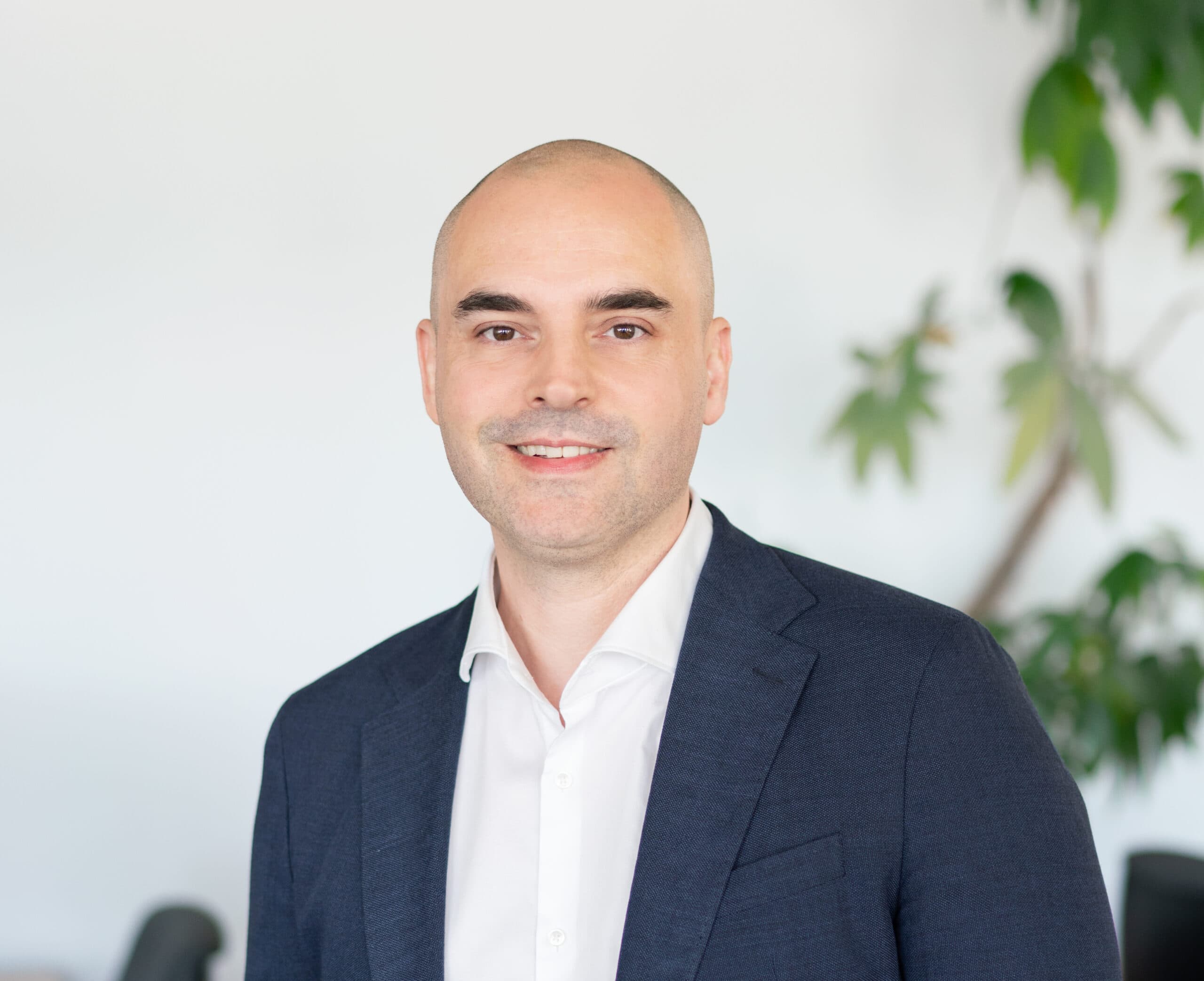 Portrait of Gordon Mickel, Operating Principal, AI & Technology Lead at Growth Factors (Bregal Unternehmerkapital), ITDR-listed independent technical expert based in Binningen, Switzerland.